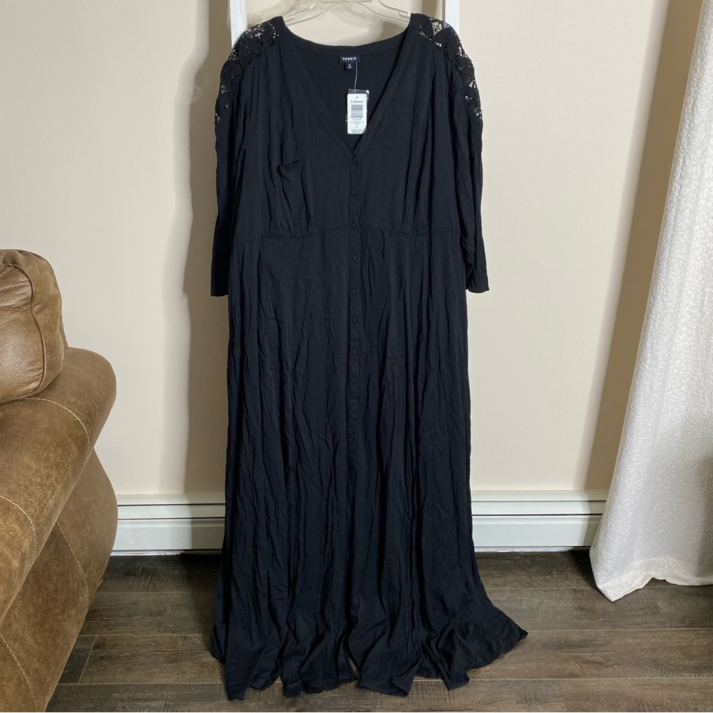 Torrid NWT Black Challis Lace Button Front Maxi Dress. Size 4.